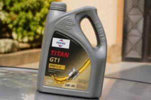 Kanister oleju silnikowego Fuchs Titan GT1 Pro C-3 5W-30 o pojemności 5 litrów