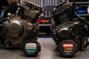 Dwa silniki motocyklowe Yamaha z olejami Castrol Power1 i Motul 7100 10W-40 na warsztatowym stole